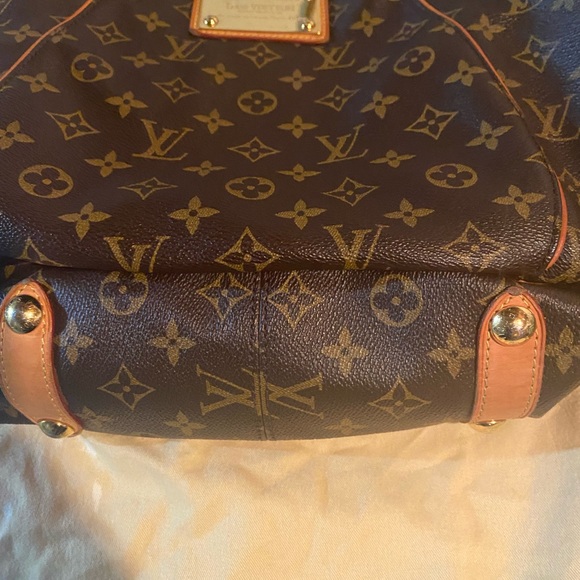 Authentic Louis Vuitton shoulder bag - Picture 4 of 8